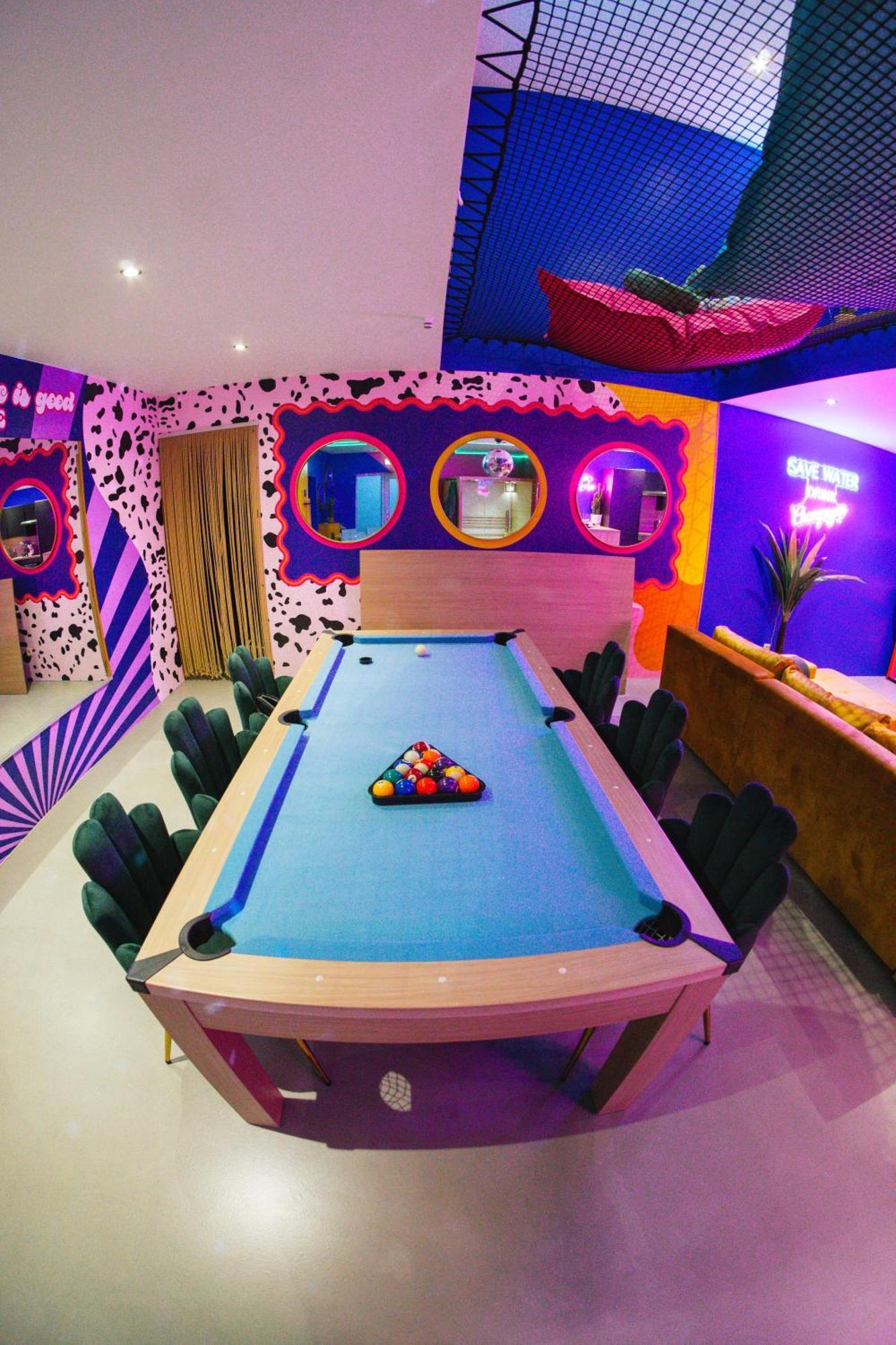 Capsule Boogie-Woogie - Jacuzzi - Sauna - Billard - Jeux - Ecran Geant - Filet Suspendu - Netflix La Louvière Εξωτερικό φωτογραφία