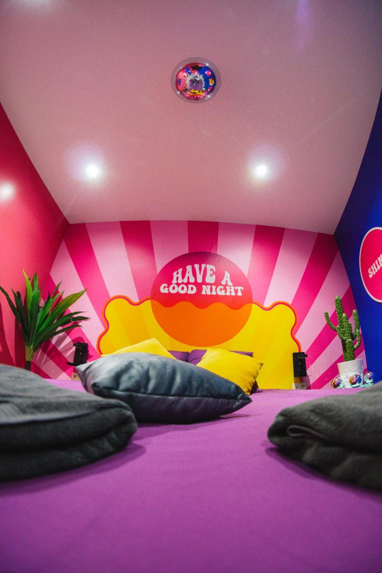 Capsule Boogie-Woogie - Jacuzzi - Sauna - Billard - Jeux - Ecran Geant - Filet Suspendu - Netflix La Louvière Εξωτερικό φωτογραφία