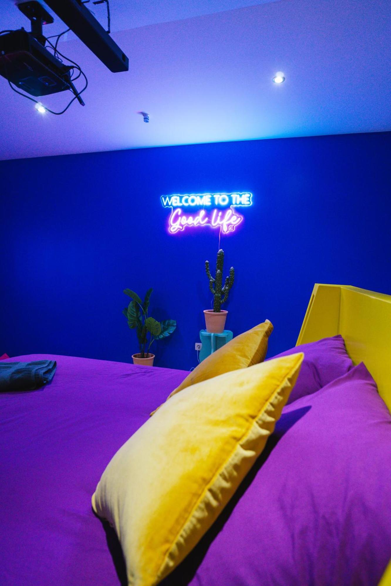 Capsule Boogie-Woogie - Jacuzzi - Sauna - Billard - Jeux - Ecran Geant - Filet Suspendu - Netflix La Louvière Εξωτερικό φωτογραφία