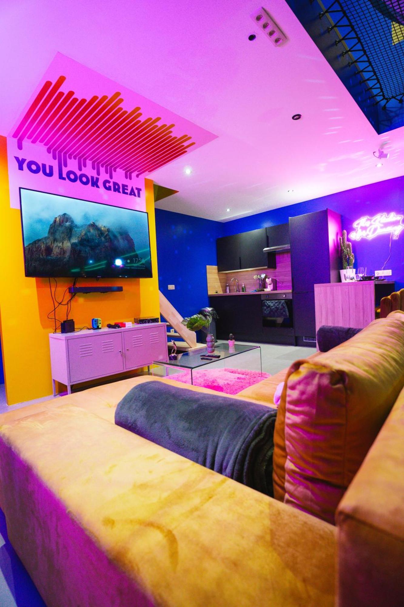 Capsule Boogie-Woogie - Jacuzzi - Sauna - Billard - Jeux - Ecran Geant - Filet Suspendu - Netflix La Louvière Εξωτερικό φωτογραφία