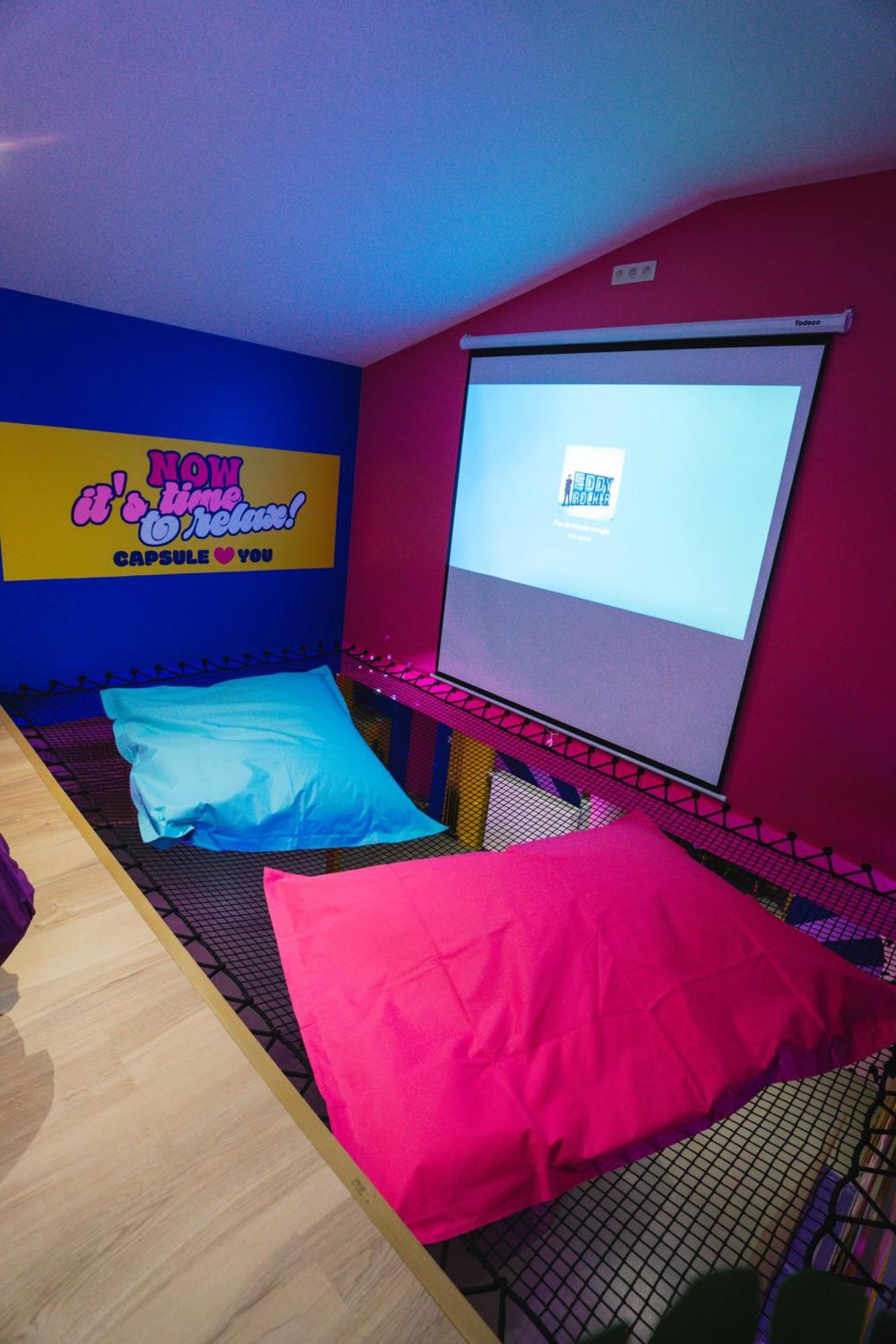 Capsule Boogie-Woogie - Jacuzzi - Sauna - Billard - Jeux - Ecran Geant - Filet Suspendu - Netflix La Louvière Εξωτερικό φωτογραφία