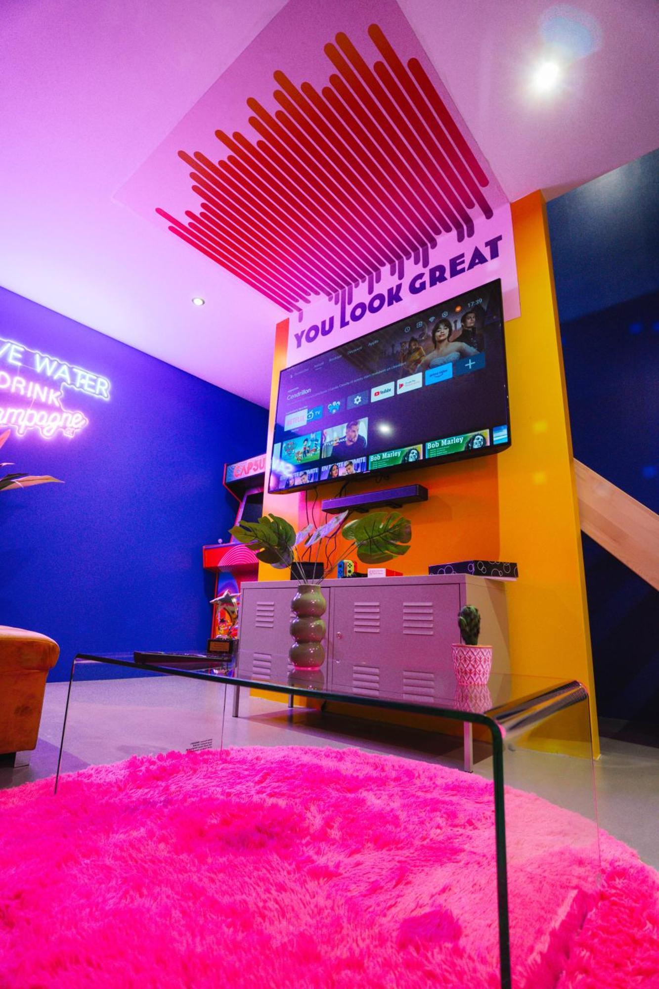 Capsule Boogie-Woogie - Jacuzzi - Sauna - Billard - Jeux - Ecran Geant - Filet Suspendu - Netflix La Louvière Εξωτερικό φωτογραφία